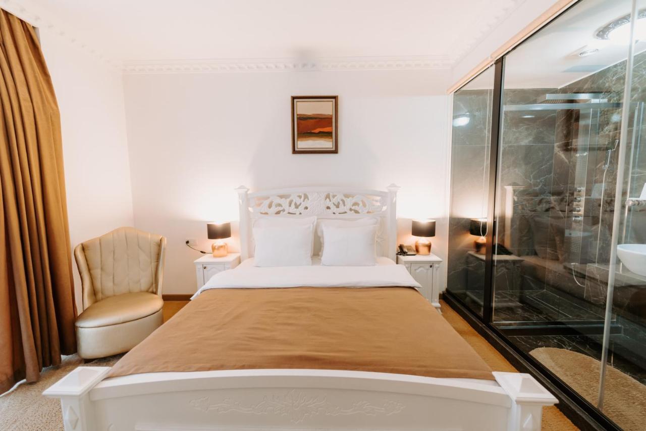 Golden Hotel Pristina Extérieur photo