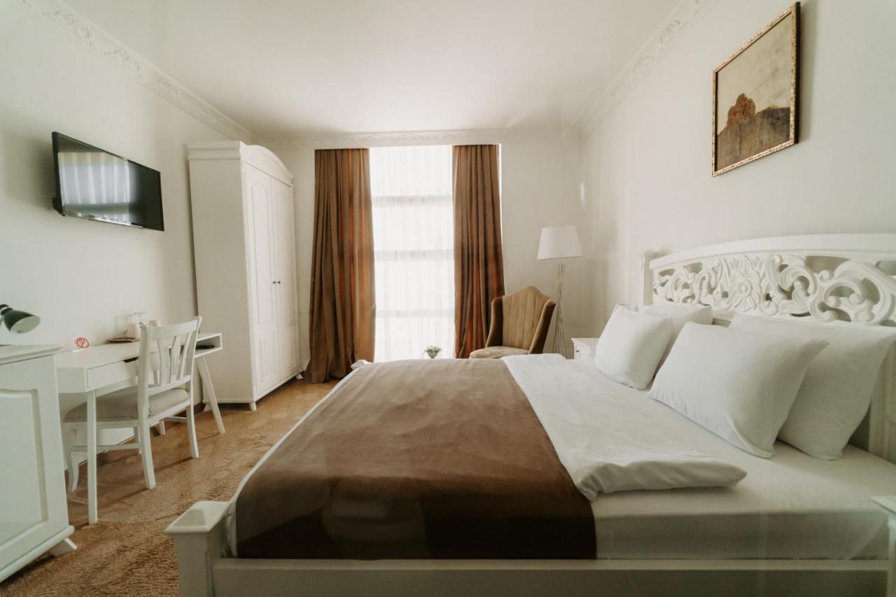 Golden Hotel Pristina Extérieur photo