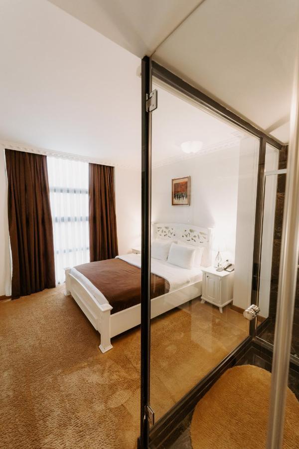 Golden Hotel Pristina Extérieur photo