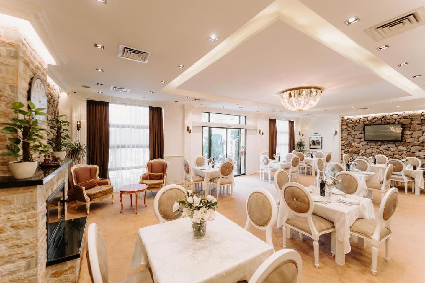 Golden Hotel Pristina Extérieur photo