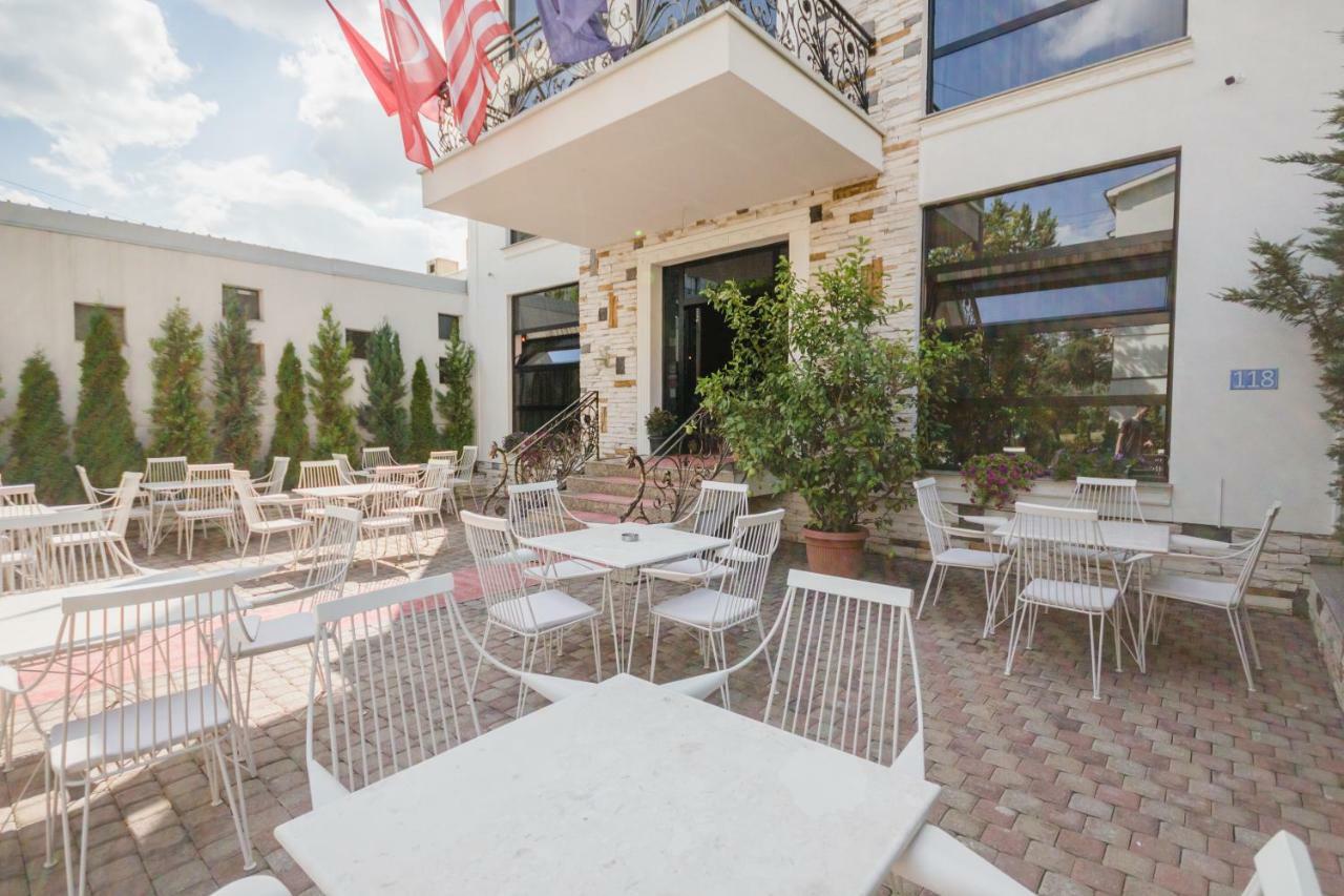 Golden Hotel Pristina Extérieur photo