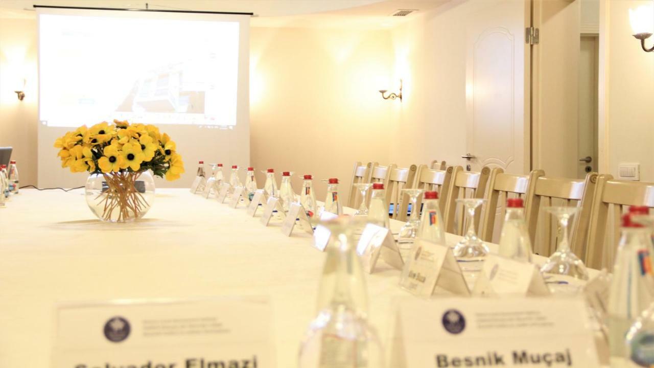 Golden Hotel Pristina Extérieur photo